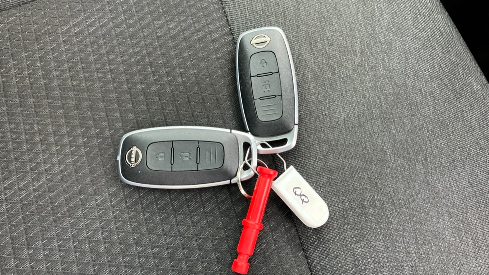 Nissan Qashqai 1.3 DiG-T MH 158 N-Connecta 5dr Xtronic Petrol Hatchback - Image 20