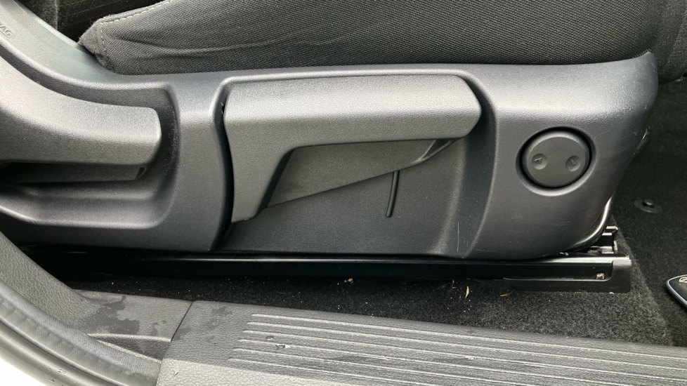 Nissan Qashqai 1.3 DiG-T MH 158 N-Connecta 5dr Xtronic Petrol Hatchback - Image 28