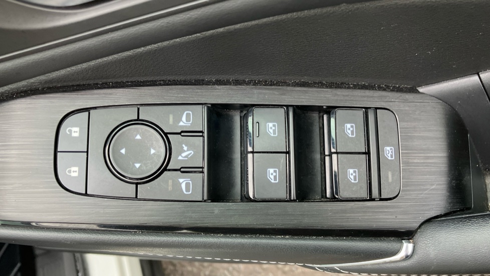 Nissan Qashqai 1.3 DiG-T MH 158 N-Connecta 5dr Xtronic Petrol Hatchback - Image 29