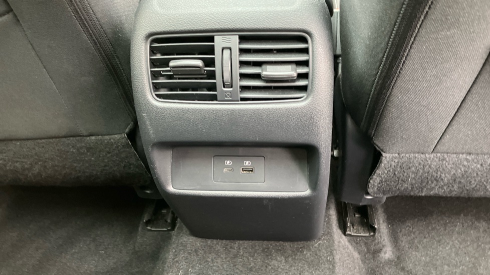 Nissan Qashqai 1.3 DiG-T MH 158 N-Connecta 5dr Xtronic Petrol Hatchback - Image 34