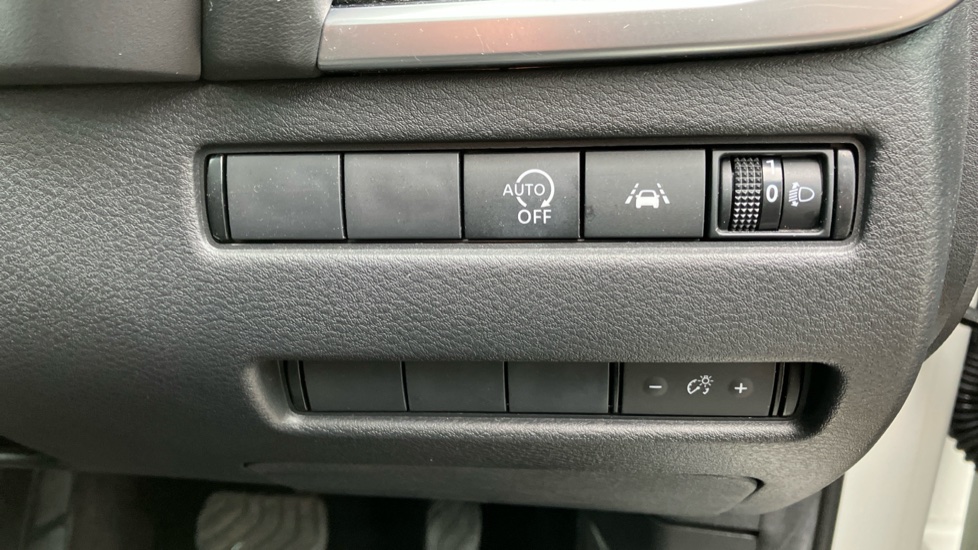 Nissan Qashqai 1.3 DiG-T MH 158 N-Connecta 5dr Xtronic Petrol Hatchback - Image 41