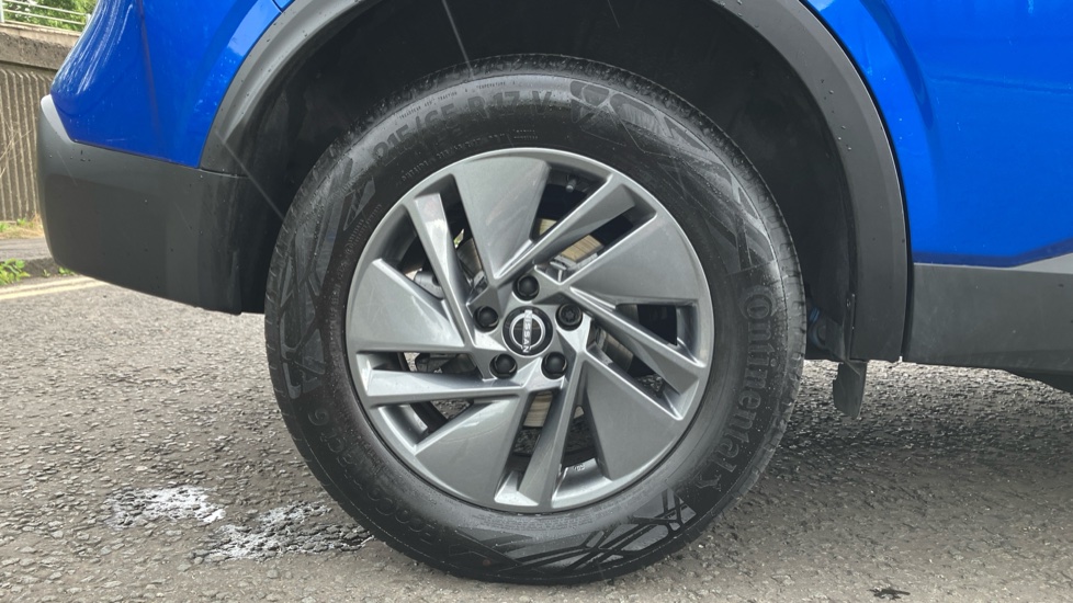 Nissan Qashqai 1.3 DiG-T MH Acenta Premium 5dr Petrol Hatchback - Image 7