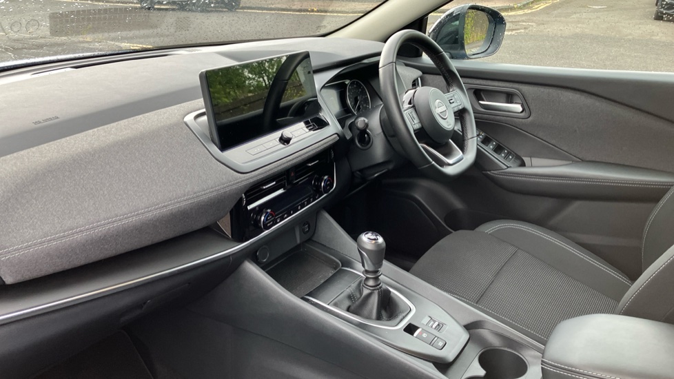 Nissan Qashqai 1.3 DiG-T MH Acenta Premium 5dr Petrol Hatchback - Image 9