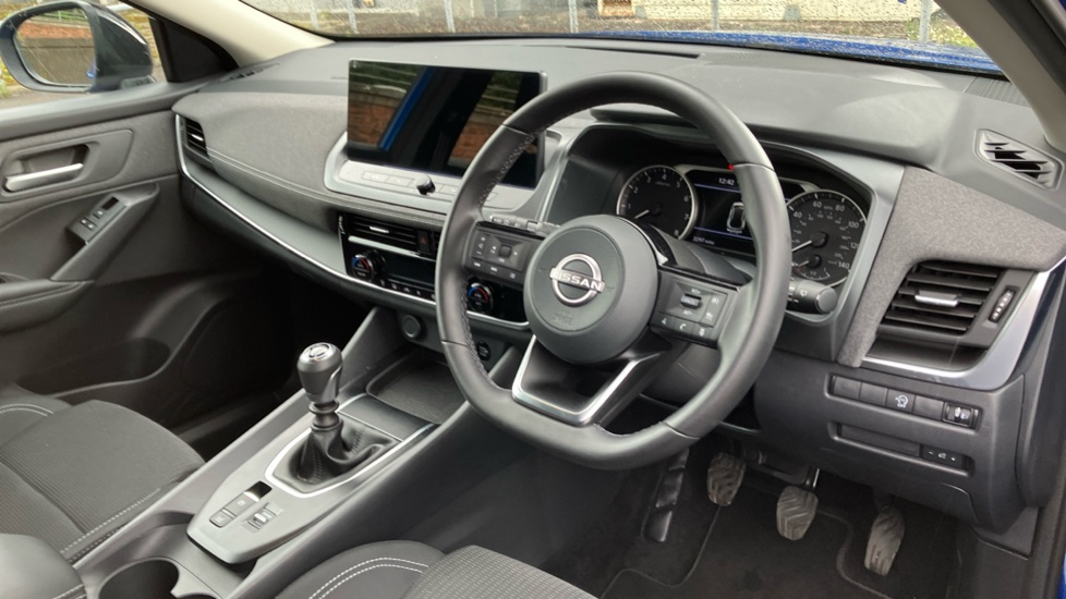 Nissan Qashqai 1.3 DiG-T MH Acenta Premium 5dr Petrol Hatchback - Image 11