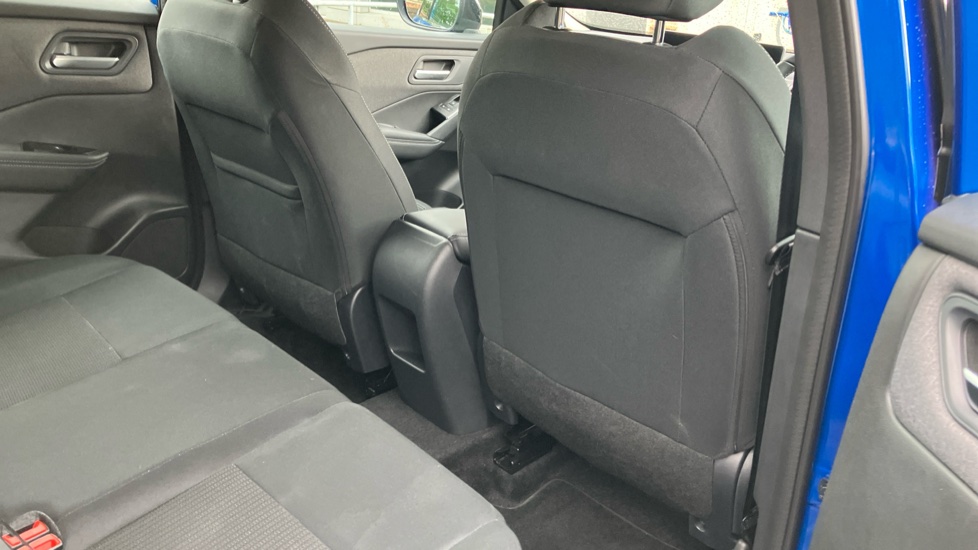 Nissan Qashqai 1.3 DiG-T MH Acenta Premium 5dr Petrol Hatchback - Image 29