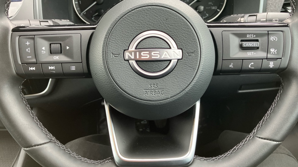 Nissan Qashqai 1.3 DiG-T MH Acenta Premium 5dr Petrol Hatchback - Image 38