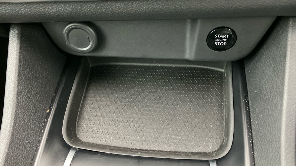 Nissan Qashqai 1.3 DiG-T MH Acenta Premium 5dr Petrol Hatchback - Image 44
