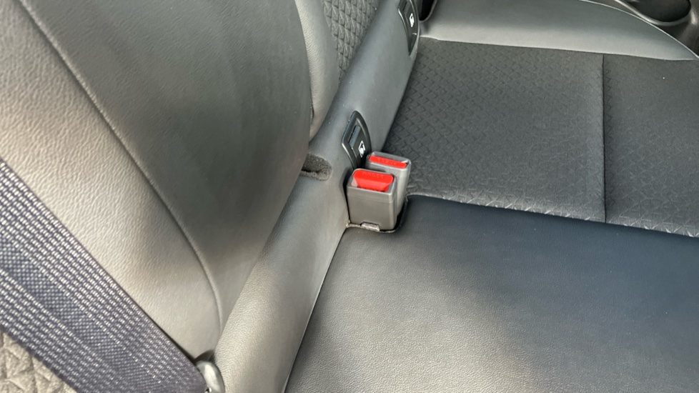 Nissan Juke 1.0 DiG-T N-Connecta 5dr Petrol Hatchback - Image 17