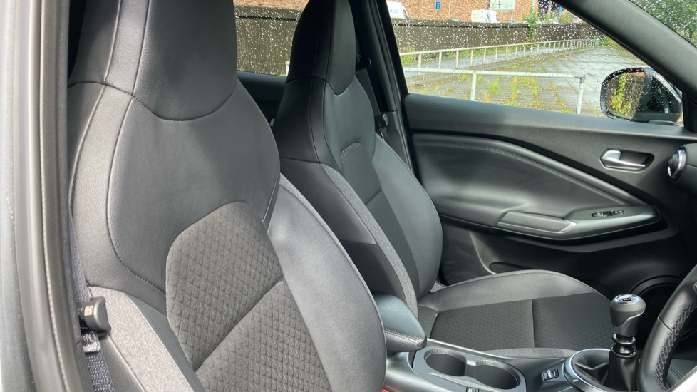 Nissan Juke 1.0 DiG-T N-Connecta 5dr Petrol Hatchback - Image 27