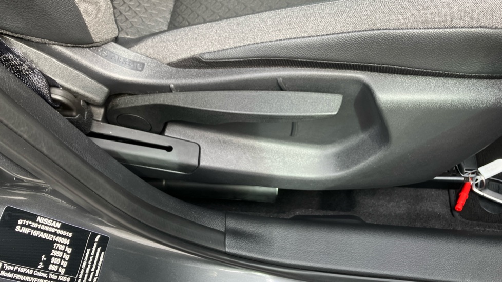 Nissan Juke 1.0 DiG-T N-Connecta 5dr Petrol Hatchback - Image 28