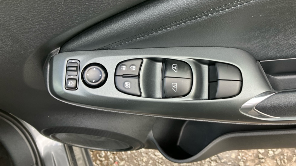 Nissan Juke 1.0 DiG-T N-Connecta 5dr Petrol Hatchback - Image 29