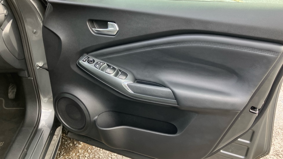 Nissan Juke 1.0 DiG-T N-Connecta 5dr Petrol Hatchback - Image 30