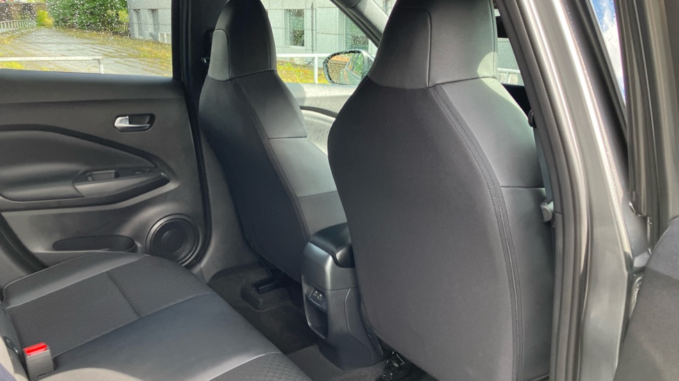 Nissan Juke 1.0 DiG-T N-Connecta 5dr Petrol Hatchback - Image 31