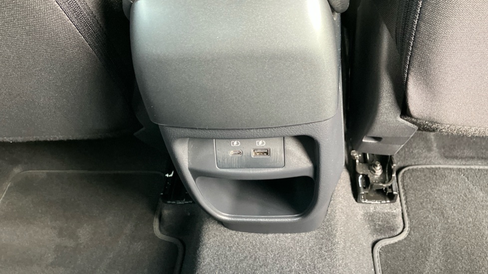 Nissan Juke 1.0 DiG-T N-Connecta 5dr Petrol Hatchback - Image 33