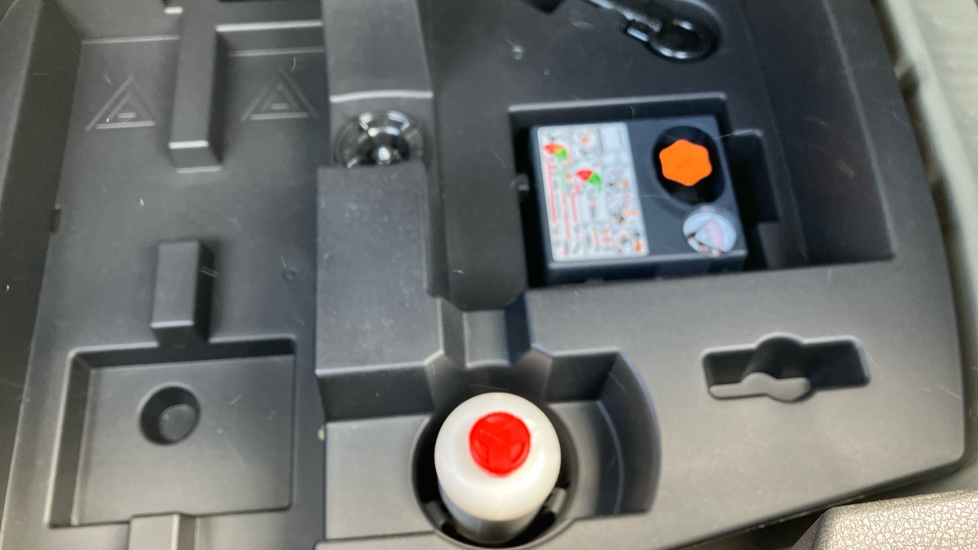 Nissan Juke 1.0 DiG-T N-Connecta 5dr Petrol Hatchback - Image 36