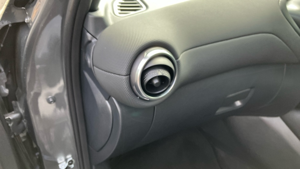 Nissan Juke 1.0 DiG-T N-Connecta 5dr Petrol Hatchback - Image 37