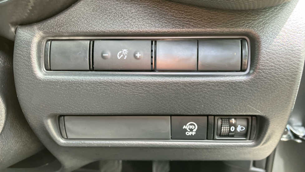 Nissan Juke 1.0 DiG-T N-Connecta 5dr Petrol Hatchback - Image 40