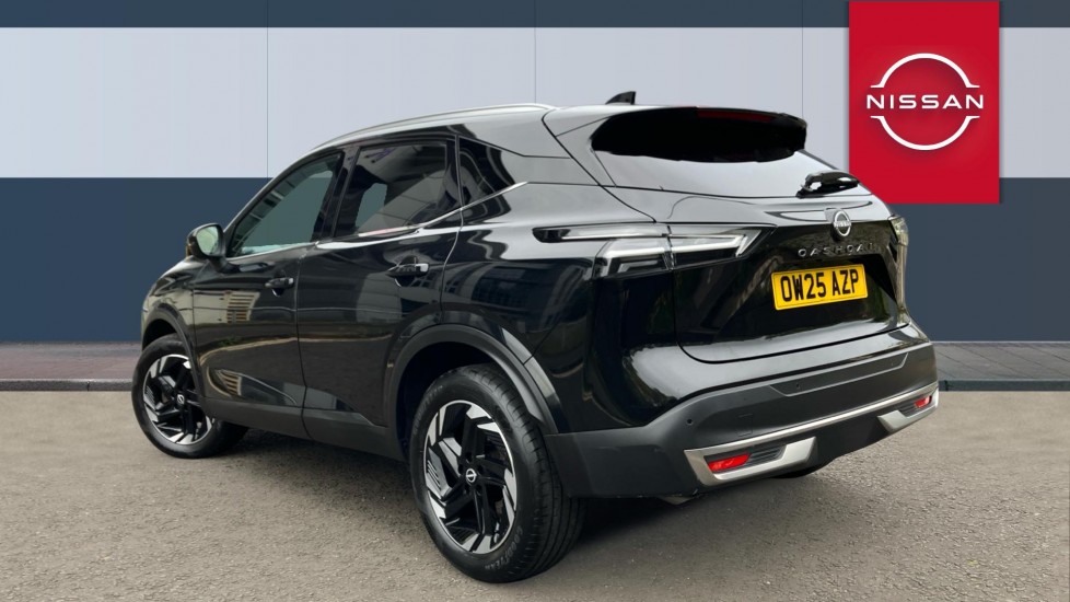Nissan Qashqai 1.3 DiG-T MH N-Connecta 5dr Petrol Hatchback - Image 2