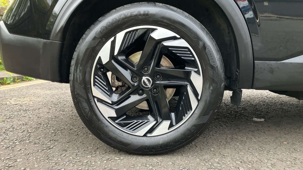 Nissan Qashqai 1.3 DiG-T MH N-Connecta 5dr Petrol Hatchback - Image 7
