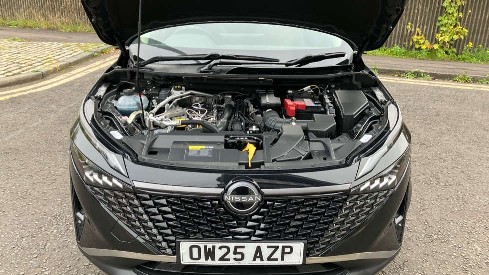 Nissan Qashqai 1.3 DiG-T MH N-Connecta 5dr Petrol Hatchback - Image 8