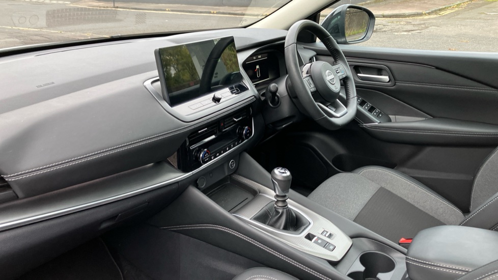 Nissan Qashqai 1.3 DiG-T MH N-Connecta 5dr Petrol Hatchback - Image 9