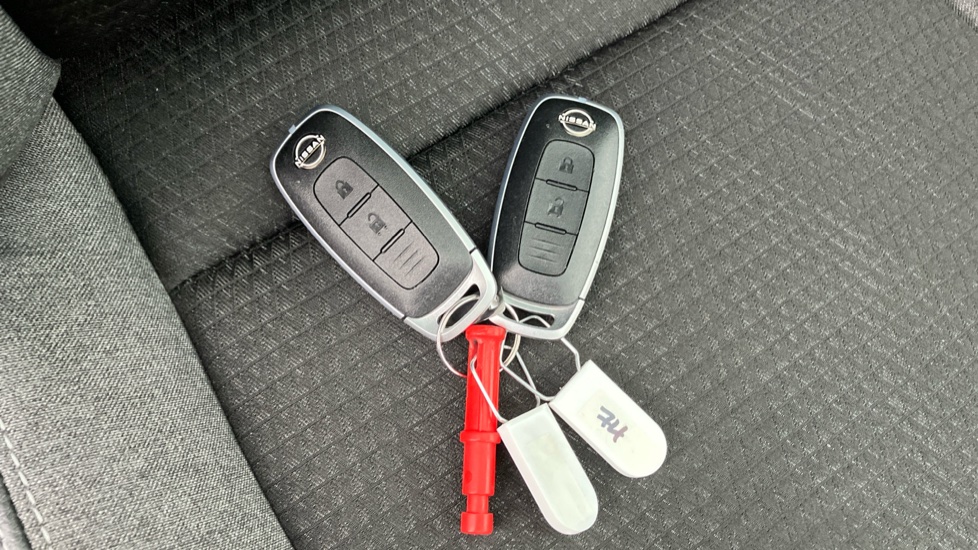 Nissan Qashqai 1.3 DiG-T MH N-Connecta 5dr Petrol Hatchback - Image 20