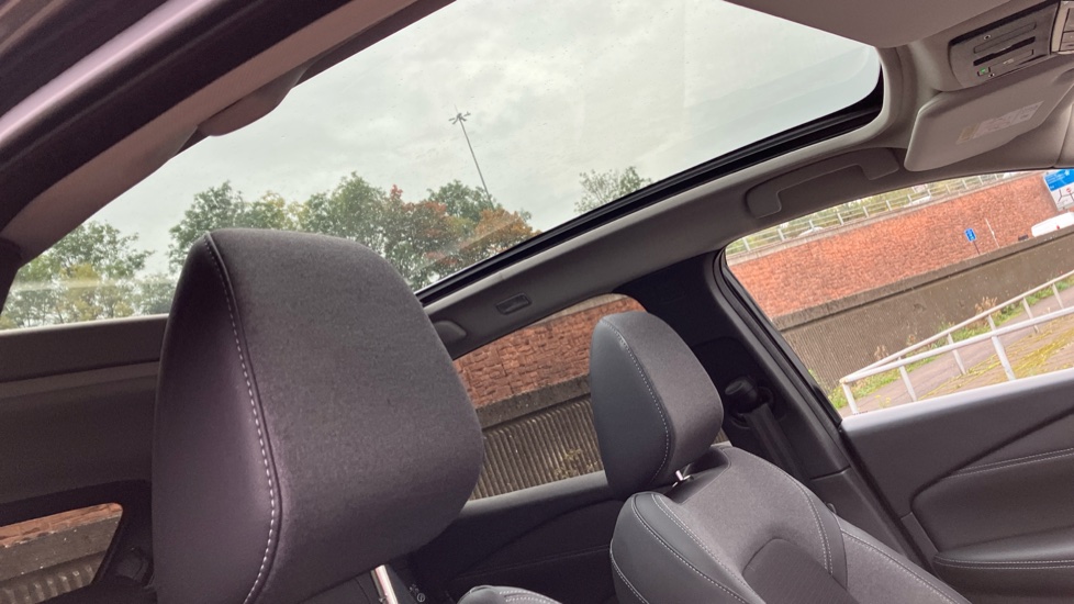 Nissan Qashqai 1.3 DiG-T MH N-Connecta 5dr Petrol Hatchback - Image 25