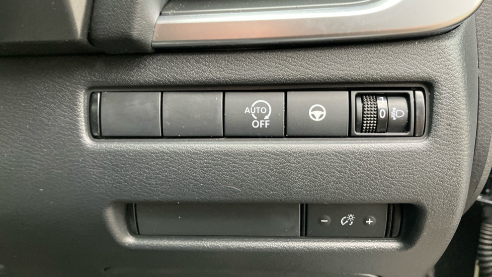 Nissan Qashqai 1.3 DiG-T MH N-Connecta 5dr Petrol Hatchback - Image 40