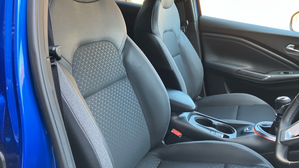 Nissan Juke 1.0 DiG-T N-Connecta 5dr Petrol Hatchback - Image 27
