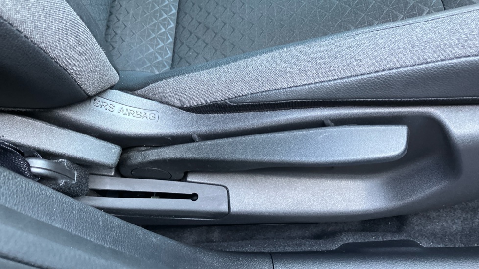 Nissan Juke 1.0 DiG-T N-Connecta 5dr Petrol Hatchback - Image 28
