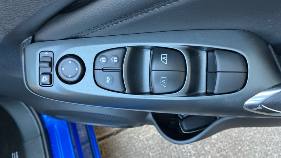 Nissan Juke 1.0 DiG-T N-Connecta 5dr Petrol Hatchback - Image 29