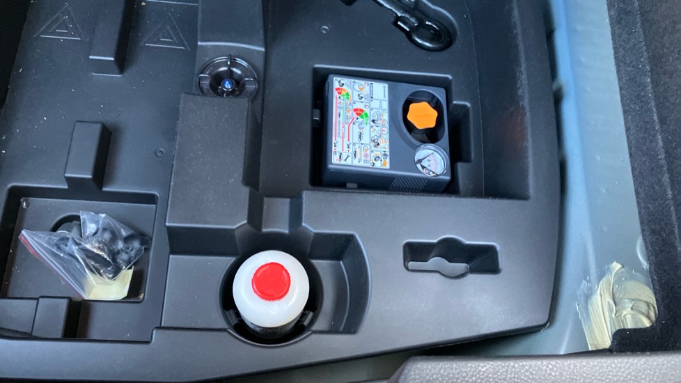 Nissan Juke 1.0 DiG-T N-Connecta 5dr Petrol Hatchback - Image 36
