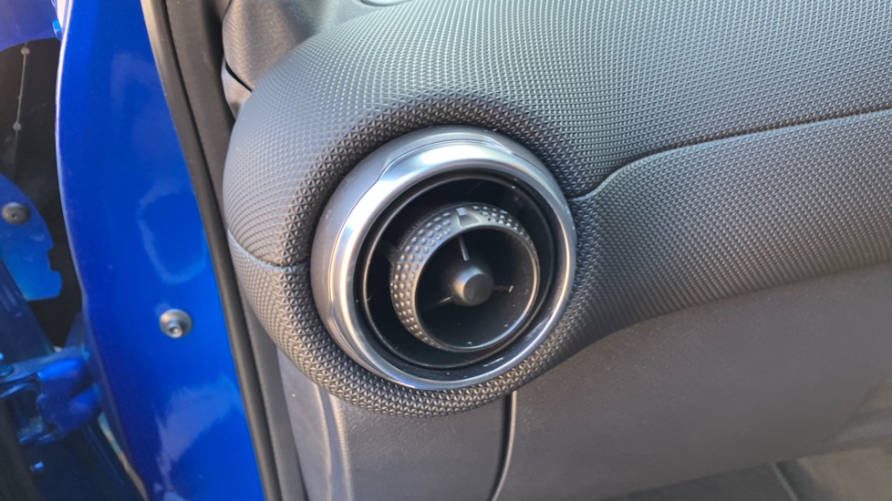 Nissan Juke 1.0 DiG-T N-Connecta 5dr Petrol Hatchback - Image 37