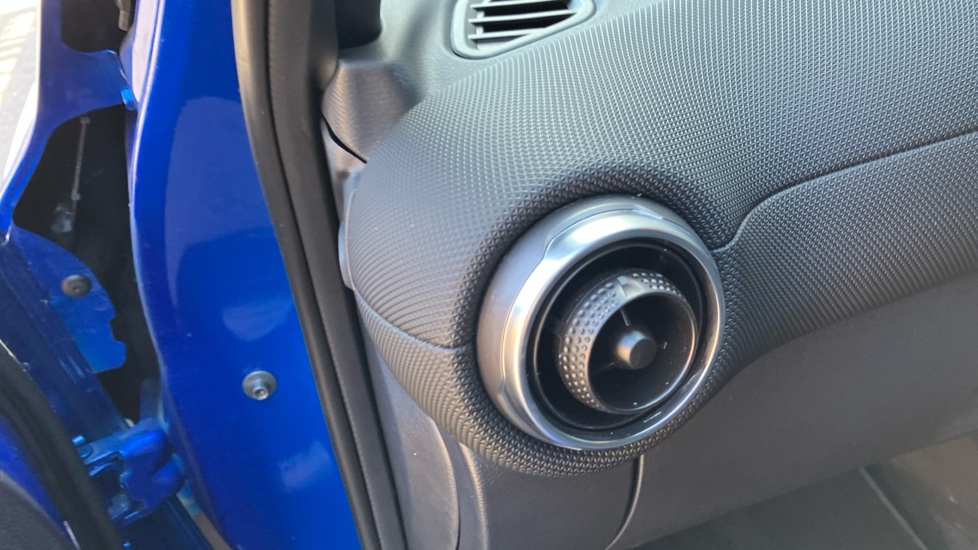Nissan Juke 1.0 DiG-T N-Connecta 5dr Petrol Hatchback - Image 39