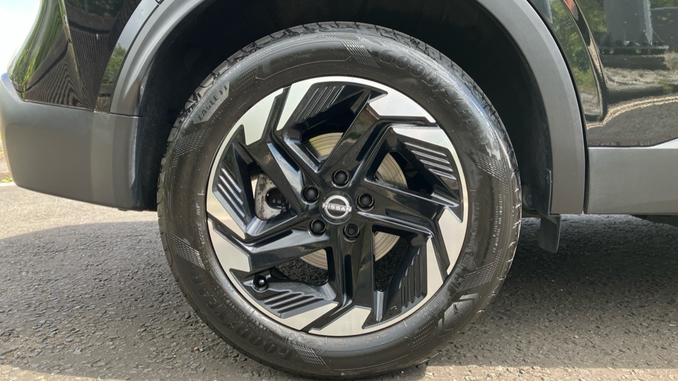 Nissan Qashqai 1.3 DiG-T MH N-Connecta [Glass Roof] 5dr Petrol Hatchback - Image 7