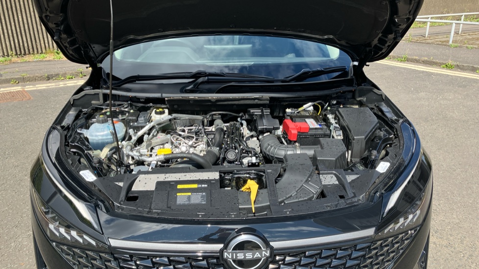 Nissan Qashqai 1.3 DiG-T MH N-Connecta [Glass Roof] 5dr Petrol Hatchback - Image 8