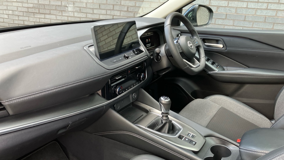 Nissan Qashqai 1.3 DiG-T MH N-Connecta [Glass Roof] 5dr Petrol Hatchback - Image 9