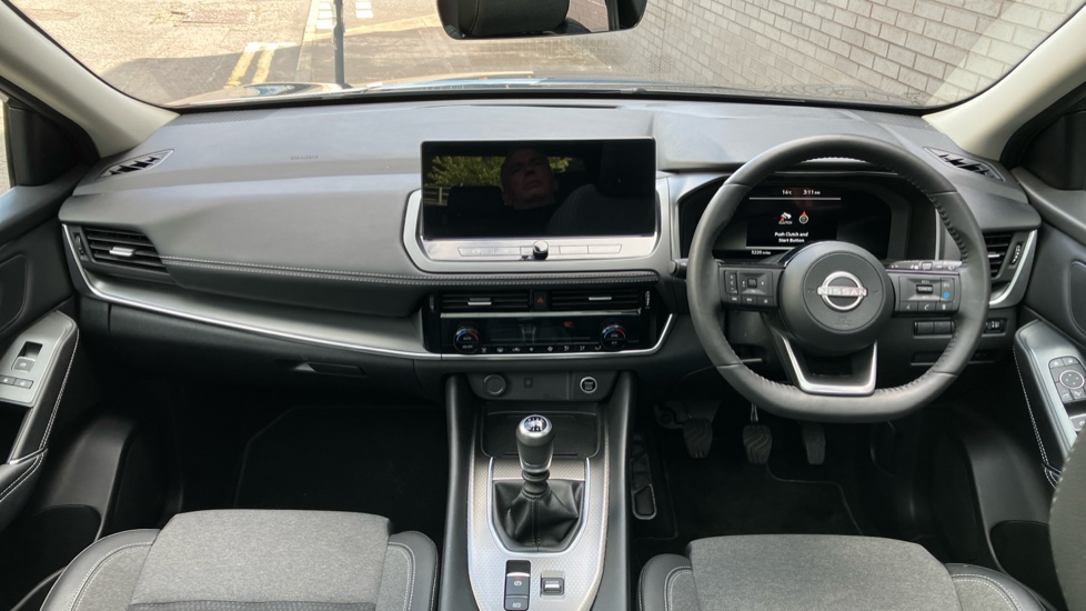 Nissan Qashqai 1.3 DiG-T MH N-Connecta [Glass Roof] 5dr Petrol Hatchback - Image 10