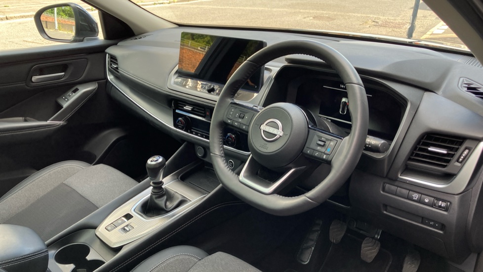 Nissan Qashqai 1.3 DiG-T MH N-Connecta [Glass Roof] 5dr Petrol Hatchback - Image 11