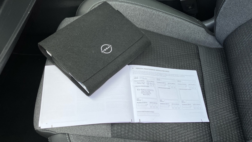 Nissan Qashqai 1.3 DiG-T MH N-Connecta [Glass Roof] 5dr Petrol Hatchback - Image 19