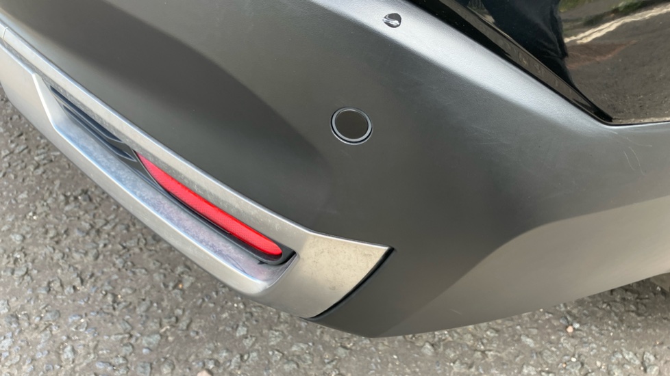 Nissan Qashqai 1.3 DiG-T MH N-Connecta [Glass Roof] 5dr Petrol Hatchback - Image 25