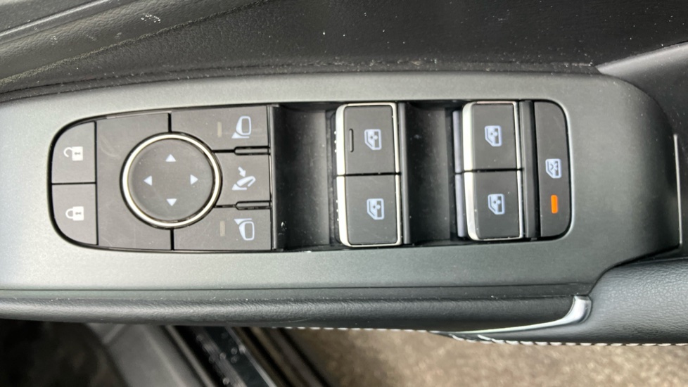 Nissan Qashqai 1.3 DiG-T MH N-Connecta [Glass Roof] 5dr Petrol Hatchback - Image 29