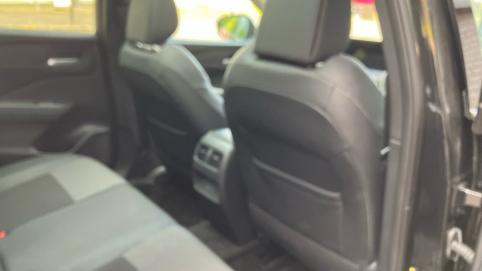 Nissan Qashqai 1.3 DiG-T MH N-Connecta [Glass Roof] 5dr Petrol Hatchback - Image 31