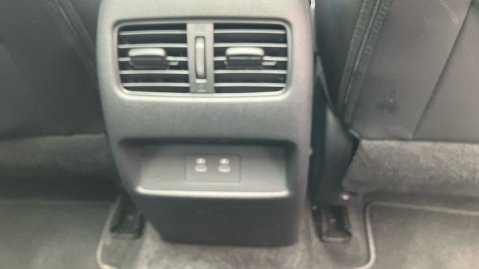 Nissan Qashqai 1.3 DiG-T MH N-Connecta [Glass Roof] 5dr Petrol Hatchback - Image 34