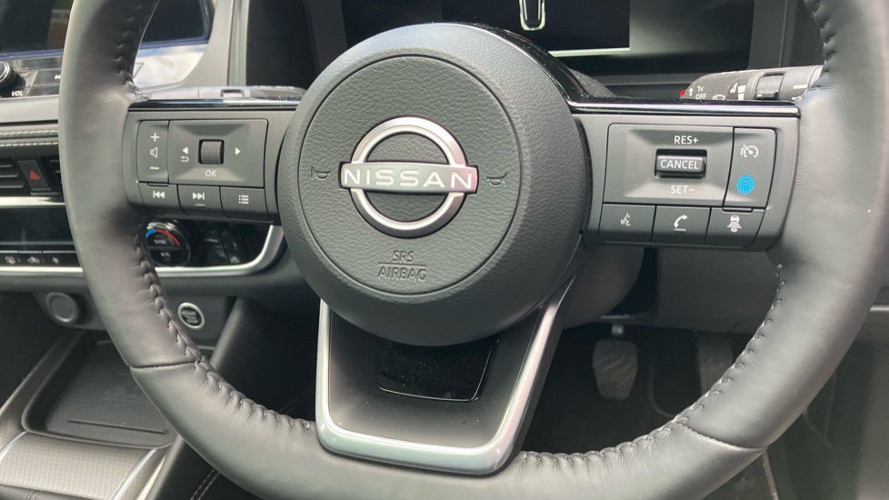 Nissan Qashqai 1.3 DiG-T MH N-Connecta [Glass Roof] 5dr Petrol Hatchback - Image 42