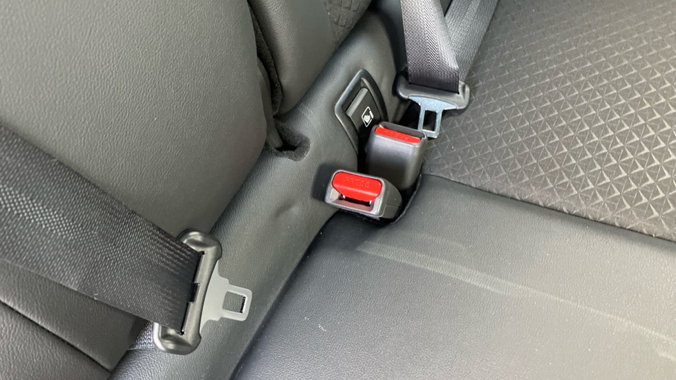 Nissan Juke 1.0 DiG-T N-Connecta 5dr Petrol Hatchback - Image 17