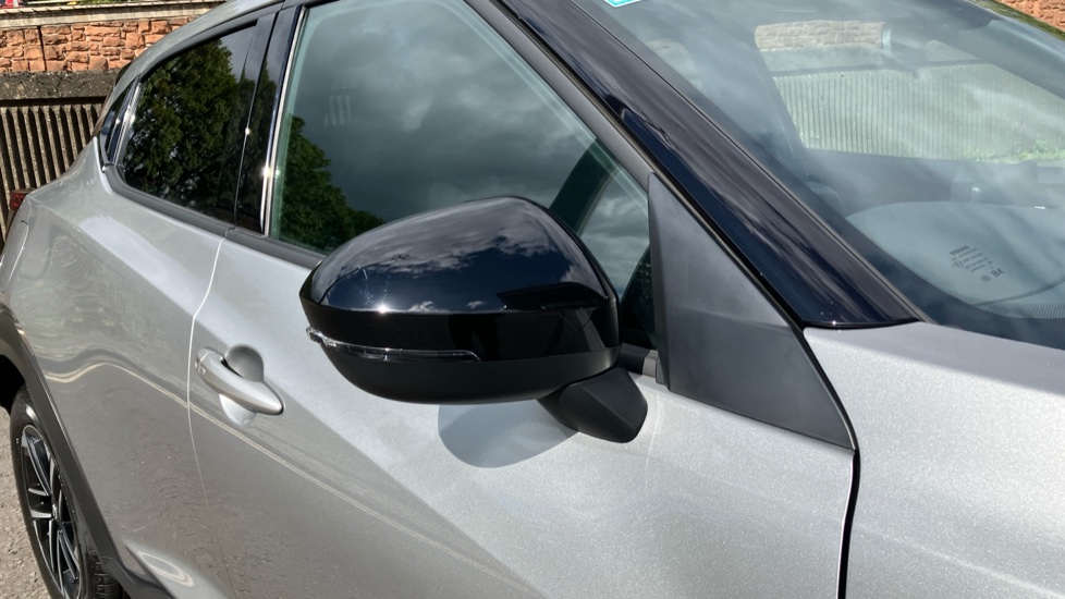 Nissan Juke 1.0 DiG-T N-Connecta 5dr Petrol Hatchback - Image 22