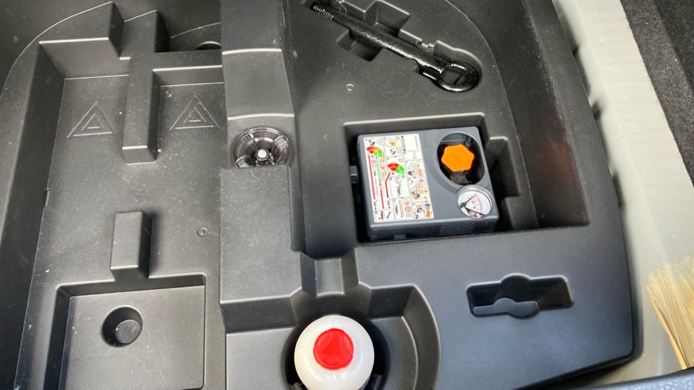Nissan Juke 1.0 DiG-T N-Connecta 5dr Petrol Hatchback - Image 29