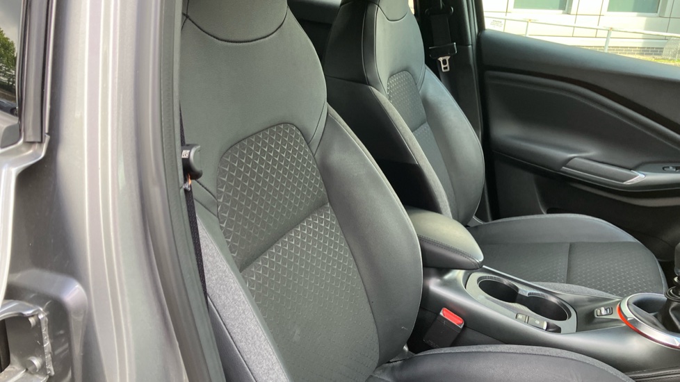 Nissan Juke 1.0 DiG-T N-Connecta 5dr Petrol Hatchback - Image 30
