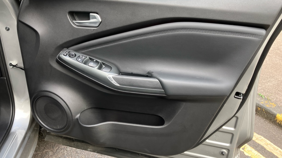 Nissan Juke 1.0 DiG-T N-Connecta 5dr Petrol Hatchback - Image 33